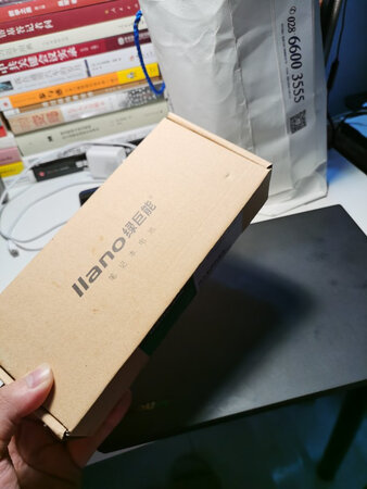 使用效果：优点非常明显：可怕的电量。缺点：使电脑变重了很多