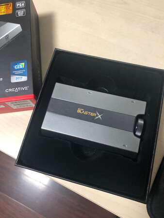 东西可以  接的音响   暴打rog板子上的集成声卡  提升至少一耳朵