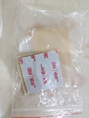 3M的东西还是值得信赖的，到货后就立马贴上了。明天把记录仪装上去，还要重新激活。还是要吐槽一下京东，购买的车膜在安装时ETC拆下来后把我弄好的卡片给弄掉了，还得自己买双面胶粘上。不过东西还是不错，黏上在激活一下就应该没事了。