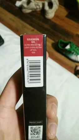 这个化妆产品用起来非常不错，柔软舒适亲肤不刺激，不过敏。还会再来买的加油，价格超级实惠，多买更实惠，还有折上折。气味也不错，不难闻。
京东快递的送货速度也非常快，第二天就送到了，真的是棒极了。快递员送货的速度服务也很不错，送货上门微笑服务。还会再来买的，快递包装的完美没有破损。加油京东，加油加油。加油