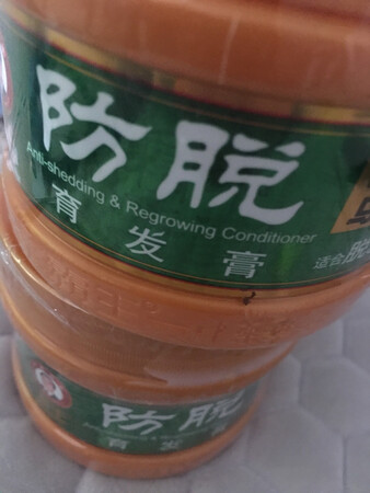 非常不错的一款防脱育发膏，一直在用，使用方便，去油效果很不错，还好清洗。这次双十一搞活动一下买了两瓶，留着慢慢用，可以用一段时间了，京东快递就是非常不错，真的非常快，再也不用去超市买东西大包小包排队交钱了，现在快递小哥直接送到家门口了，都不用去楼下去拿，大赞一个！