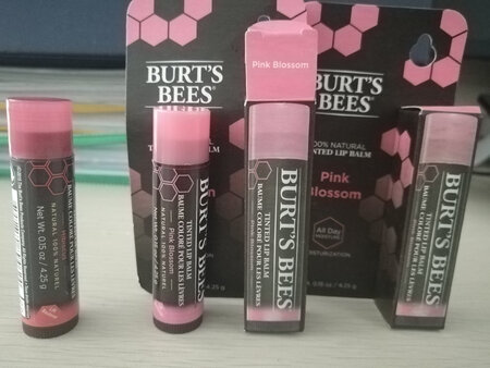 产品质感：有一股胶味特别难闻，特别反胃好想吐?。差。第一次在京东买到如此差的产品。