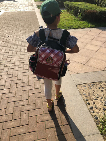 特别完美，质量做工舒适度都特别好，本来还觉得这么贵的书包不值得，其实很超值，我也想要一个。