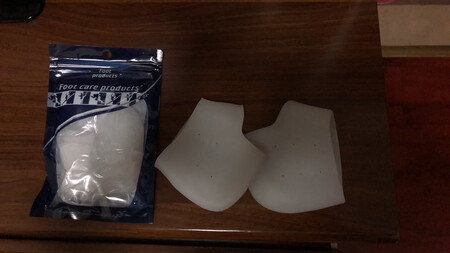 买了马上使用，不错的感觉。冬天来临之际提前保护脚跟，防止粗糙爆裂??