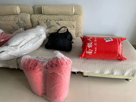 快递很快就寄到了，被子和被套还不错