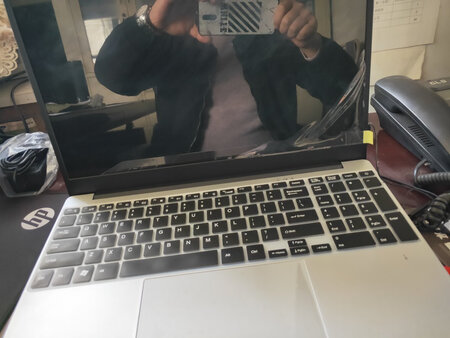 运行速度：速度挺快，开机都在十秒内挺快的
屏幕效果：分辨率挺高，画面流畅
散热性能：应该不错，还没有长时间使用，单风扇声音还是挺小的
外形外观：和卖家描述的一样轻薄