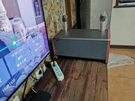 唱卡拉ok很是方便，安装简单，操作方便，话筒配对很快，没杂音。