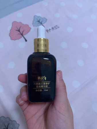 使用了几天，感觉不错，用完皮肤挺光滑的，期待后续效果，没有什么其他的味道，个人比较喜欢。