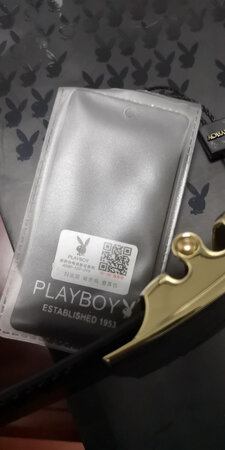 摸起来质量不错，长度也是刚刚好，穿戴不卡扣，用着舒适，这个价位很满足了，也跟朋友推荐过这家店铺，质量好所以才值得推荐，正品可查。无论是包装，还是宝贝本身，非常精美！很靓，高大上。皮带头是自动扣的，做工蛮精，服务态度满意。