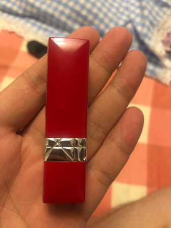 真的很不错??，给媳妇买的双十一礼物，媳妇很喜欢，第二次购买了，国际品牌就是不一样，第一次买的迪奥999正红色的，这次买个粉丝色的，换着用，看哪个合适用完之后在购买………………………………