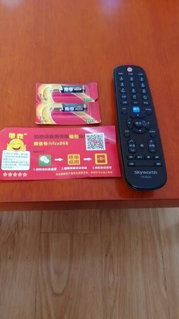 今天早上上班，在地铁上，我又碰见了经常看到的一个美女，我忍不住多看了几眼。
她发现我在盯着她，脸上立刻浮现了不快，我尴尬的一笑：“哈，好巧啊，我们又碰见了…”
“是啊，真的挺巧。”她报以微笑说道。
“我叫邵逸天，你叫什么？”问完这句话，我就想给自己一巴掌，哪有开口就问别人叫什么的？难怪我二十几年还是单身狗一枚。