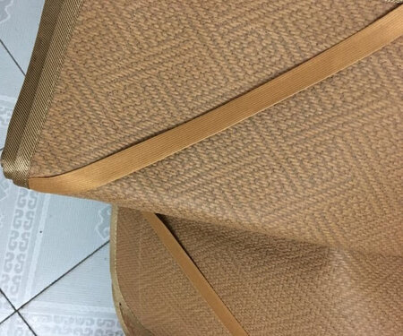 在网上看了好多家，对比之后发现这家的东西，相对来讲性价比最高，收到货之后发现整个席子的质量非常不错，睡得也比较舒服，清洗起来也非常方便，家里人用着高兴，另外，席子还有兜兜的人性设计，可以放手机啥的，比较方便，不用担心手机压着。