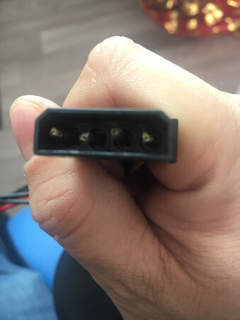 做工很差，有失绿联的水准。
