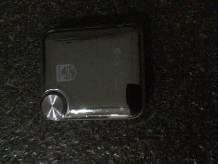 用了两周，评价如下：优点：音质不错，小巧轻便。缺点：耗电快，续航差。暂停一分钟后就自动关机，再开机就要重新开启蓝牙功能，重新连接蓝牙耳机，而且没有蓝牙设备的记忆，要重新搜索，这是一个非常#的设计！连接蓝牙很慢，有时候搜不到。蓝牙传输信号抗干挠能力差，周围有其它信号，音质会非常差。旋钮开关设计特别#，按下的时候不小心会转动，造成误操作。总之，这是一个#劣质产品！还不如一百多元的同类产品好用！