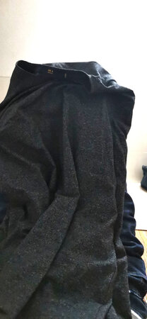 给京东点个赞，给海澜之家点个赞，也给这件衣服点个赞！！穿着很舒服，我穿着也很好看！！之前很难想象能在海澜之家买到这么优惠，而且布料也好，穿着又很舒服款式又很不错的衣服！！因为我知道之前在海澜之家买的衣服都是较贵的，这款是意外之喜