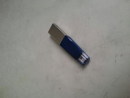 好用。用它的app，可以把拍摄的照片和视频直接存在U盘上。就是有点贵。
