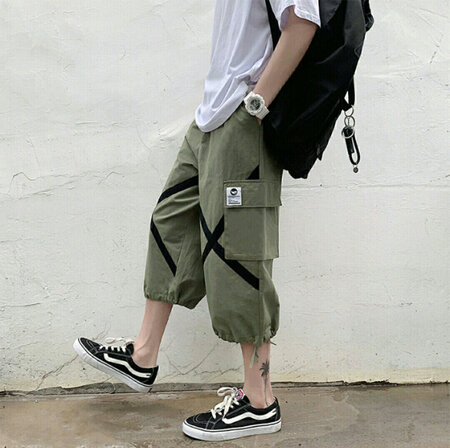 一直想找酷炫上身又舒服的裤子，种草很久都不满意，无意中看到亲家的这款，一眼就喜欢上了，一口气买了同款两条，黑色一条，军绿色一条，收到货后果然没让我失望，面料好舒服，上身效果很酷炫，特别棒，以后就在亲家买衣裤了。想要酷炫又面料舒服的宝宝们不要再犹豫了，绝对、绝对值得购买。