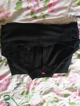同事让帮忙给买的，穿上以后确实把我惊到了。这衣服面料做工，方方面面真不错。好评