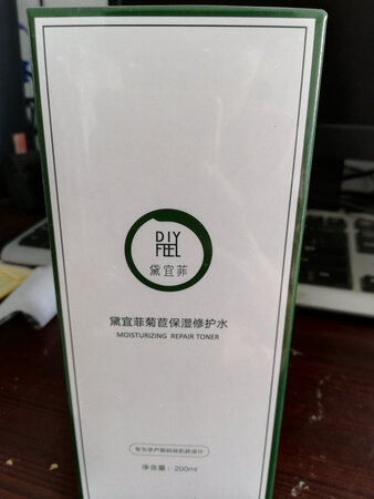 适合肤质：适合任何肌肤。
补水效果：补水效果很好。
其他特色：200毫升，分量足，容量大。
使用效果：使用后肌肤比以前嫩滑。
产品香味：淡淡的清香，温和不刺激，适合孕妇使用。
快递：虽然不是京东快递，但是物流也超级快。