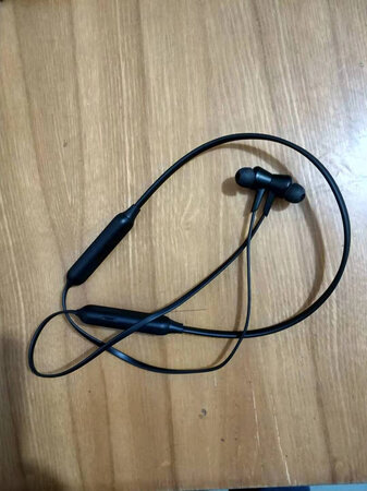 做工质感：做工挺好
音质音效：音质也比较不错
舒适度：带着很舒服，耳朵没有不适感
其他特色：一直用的这个牌子的蓝牙耳机，这个是给朋友买的，专业做耳机就是不一样，值得信赖