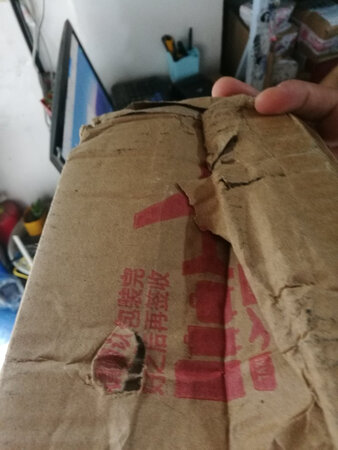 这快递给力得很，幸好里面只是被压掉一个芽。。。