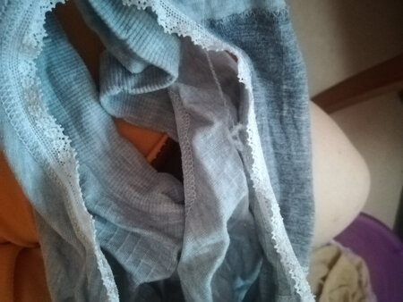 试穿了一下  感觉还不错  但是  但是用洗衣机洗了后   就有脱线的情况  还好只有一条  都还没穿就脱线  还是有点失望  上身感觉也还不错吧  等我穿了后再来追评吧