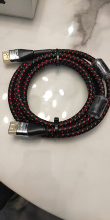 很粗壮，支持4k60hz，比普通的质量好多了，再高应该只有光纤了