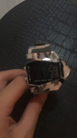 质量好，带着有点大，别的都不错?。儿子买了很喜欢。