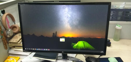 其实就是为了给眼睛减减负买的，呵呵，结果以前的老显卡带不起来4k，但也不影响显示器的高端，设置成阅读模式真的会好很多。