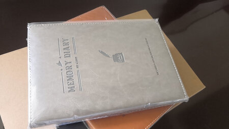 有单独塑料密封包装，一次买了3本