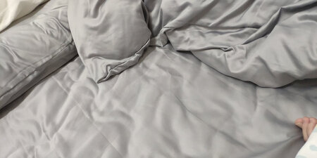睡着很舒服~滑溜溜~会有点儿凉快