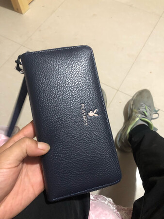 外观颜值：外观很漂亮
材质手感：手感很好
容量空间：空间很大
做工细节：有个带子很好
适用场合：实用更适应任何场合