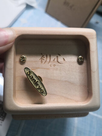 收到货儿子立马打开，看到木质盒子很精致，手感顺滑，?清脆响亮。非常满意的礼物?