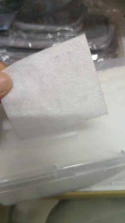 有厚有薄，薄的会稍微硬一点，厚的更加绵软。
