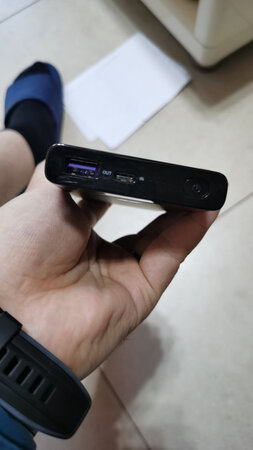 普通充电宝，充电太慢了，体验极差，有时候充的还没用的快。为了快充特地买了这个充电宝，自带一根5A的线，只要带着一个充电头就可以出差去了，给手机充电，给充电宝充电，充电宝给手机充电，三个都可以完美实现。除了稍微贵点，其他没毛病，赞