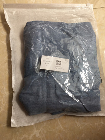 裤型是很好看的，显瘦显高，但是就是跟我的身材风格有点不搭，所以退了，喜欢休闲运动的各位可以入手