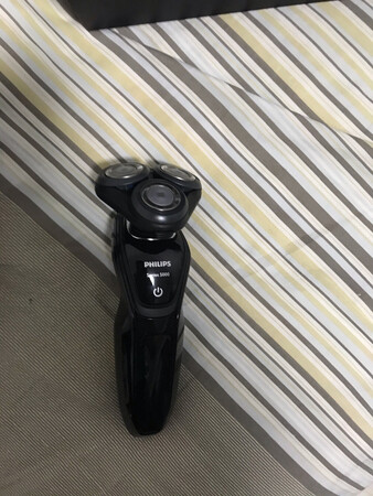宝贝收到了，价格很公道，原先用的就是这款刮胡刀，用起来很舒服，十分满意。
