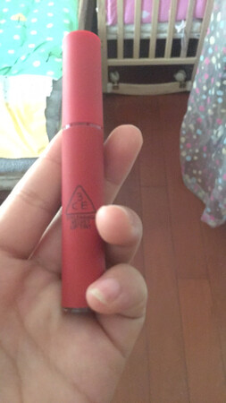 颜色比较靓丽，跟阿玛尼401的亮橘色还是有点差别