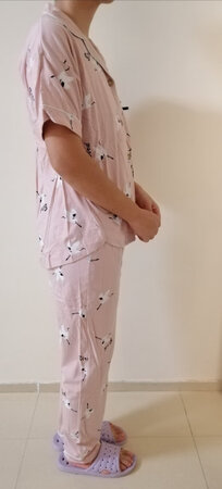衣服很合身，棉质的，很舒服，颜色也是我喜欢的。个人感觉码数有点偏小，根据我的身材本来应该适合L，但是我喜欢穿宽松点所以买的XL，穿上也不会觉得大很多。