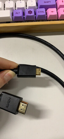 开始打算退了，笔记本连便携屏幕只能4k30hz，然后屏幕上会有残影，就是留下上个屏的痕迹，一段时间后消失，一度以为屏幕翻车了，屏线或者驱动版坏了。后来发现是我笔记本问题，接到台式机上能够4k60hz,然后残影就消失了，
所以这个线我也说不清是1.4的还是2.0的...总之是也算是支持4k60hz。给4k屏的同学一个参考吧。