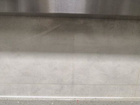 使用方便，透明的，贴好后与原色彩没有区别。