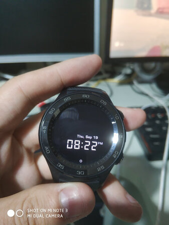 主要功能：手表支付功能，刷手表乘坐地铁和公交车，~和~扫码支付功能，还不错。续航能力：一般情况下坚持两三天还行，尽量两三天充电一次最佳。感觉电池还是需要更大一些。舒适程度：重量，体积以及触摸感平衡的不错，带着和普通手表差不多，不会特别不舒服。其他特色：转接手机的来电和短信功能挺不错的，不会忘了电话和信息。非常赞。精准程度：这个一般吧！等我再用一点时间在试一试。