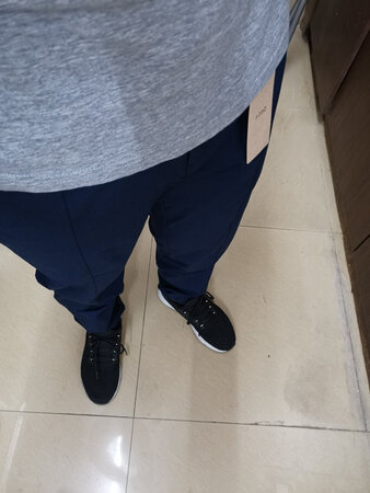 挺薄的,这个蓝色比图片都要浅,没有官方图片那么好看