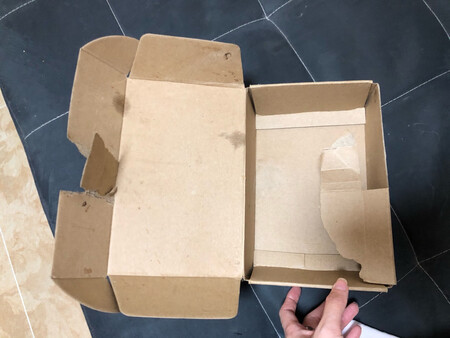 操作难易：买回来后.打电话给他们工作人员教我使用.工作人员非常没有耐心.我自己也弄烦了.我要求退货.商家故意出难题说.退货必须原包装返回..因为我收到货.肯定要打开纸壳取东西.现在老板告诉必须我原包装退回！有没有道理啊..东西买回来难道我还要不拆开看吗！拆开看了纸壳就不是原包装了？！真是个不好的商家..目前里面东西产品没任何问题.就是这个纸壳这样.他们不给我退货.