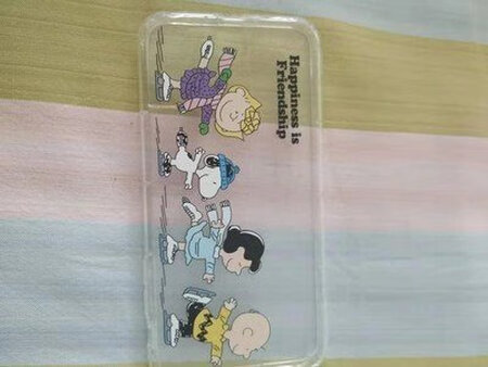满意满意~收到货就套用上了，拿在手上手感超舒服的很赞，手机壳子质感看起来很高级，孔位也对的很准，清爽又不会油腻沾手印，做工很好我很喜欢，使用价值高，已经推荐给朋友了