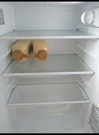 冰箱不错，大小正合适，两个人用正好，物流送货很快，送货师傅人不错