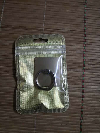 比想象中的还大，还比较软，赠品只有这个手机扣，好评了！！！