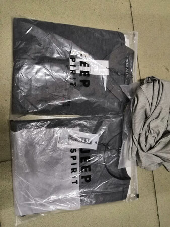 买了三件，试穿了一下，偏大一点，还满意吧！
