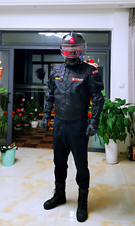 很不错的骑行服，护甲可取出，方便清洗以及可以换更好的护甲