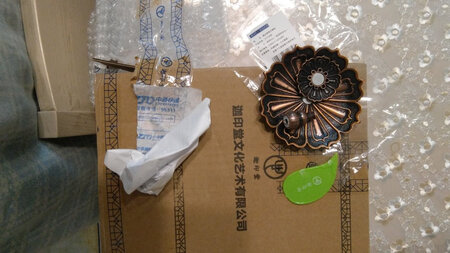 物流很快！第一次在京东碰到这么贴心的卖家，送了开小盒子的工具，宝贝很好，很精致，就是我想要的样子！谢谢卖家！